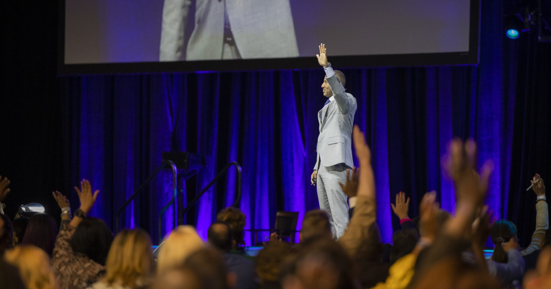 How to Communicate with a Crowd