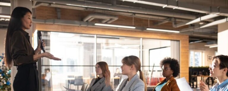 Top Leadership Training Programs for New Managers in 2025