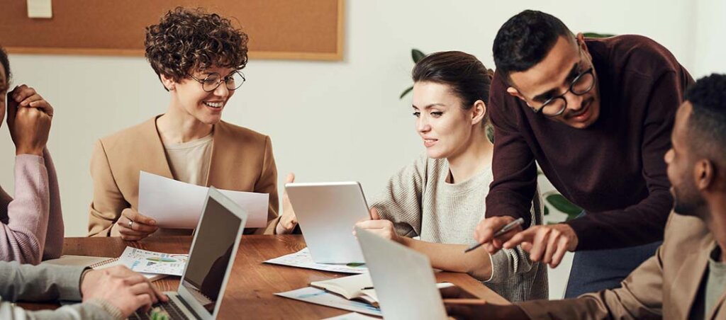 3 Types of Generation Z Workers: White, Blue, and No-Collar Jobs