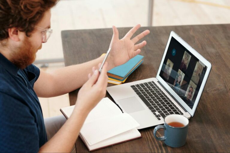 Communicating with Clarity in the Hybrid Workplace